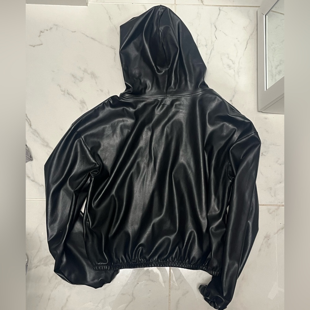 Fabletics Vegan Leather Crop Pullover. Size Xs - image 5